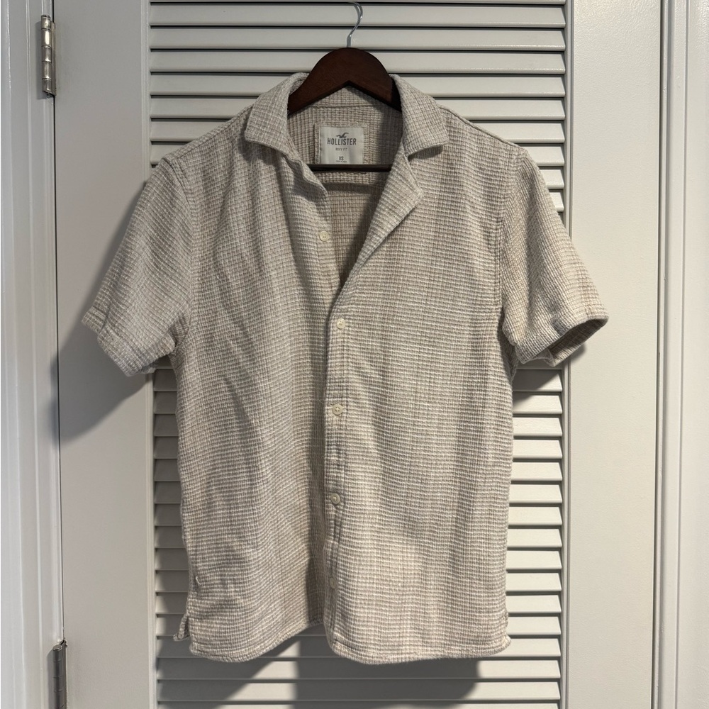 Hollister Men's Light Beige Casual Button Down Shirt